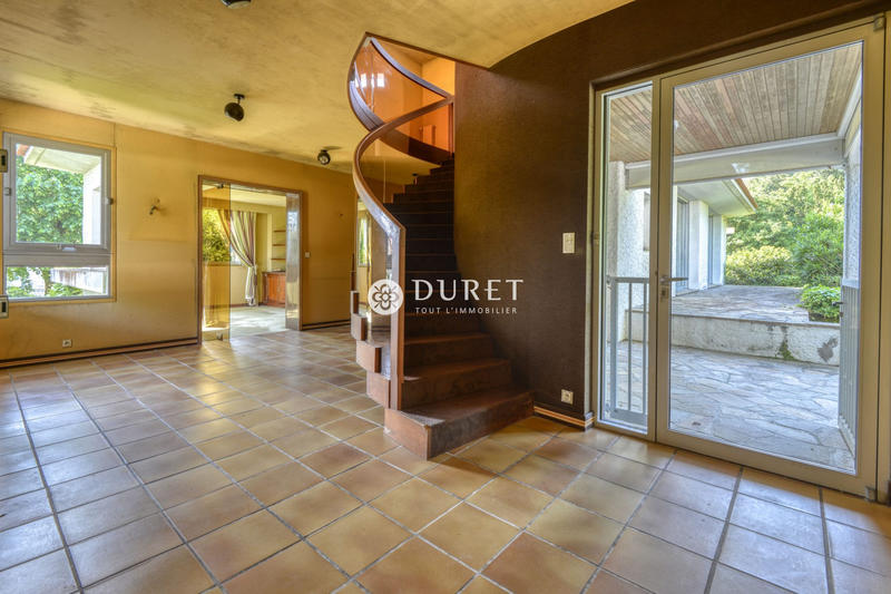 Villa - 236 m² - 8 pièces