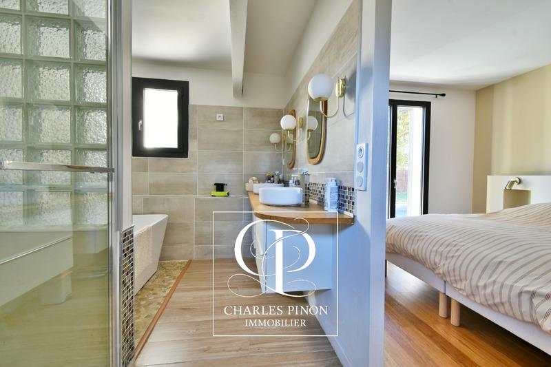 Villa - 219 m² - 6 pièces