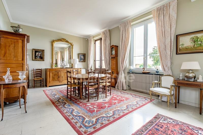 Maison de maîtres - 420 m² - 11 pièces