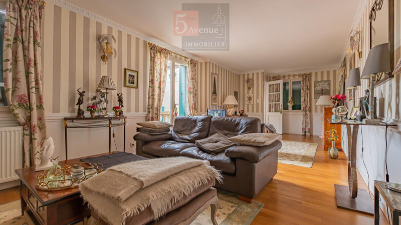 Maison - 290 m² - 8 pièces