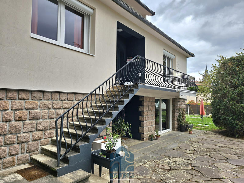 Maison - 225 m² - 9 pièces