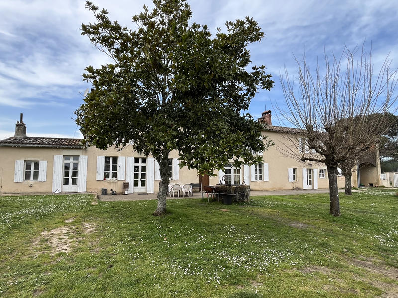 Maison - 548 m² - 12 pièces