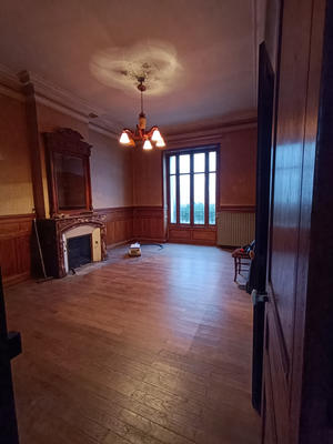 Maison - 210 m² - 7 pièces