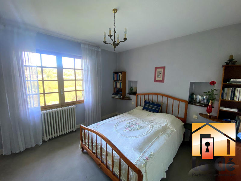 Maison - 218 m² - 7 pièces