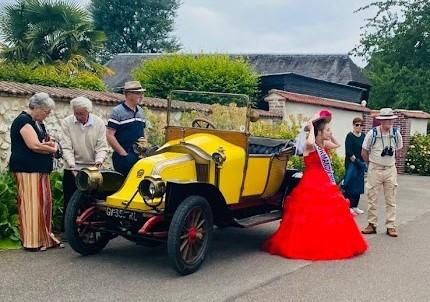 Fête impressionniste cosrumée en bord de Seine