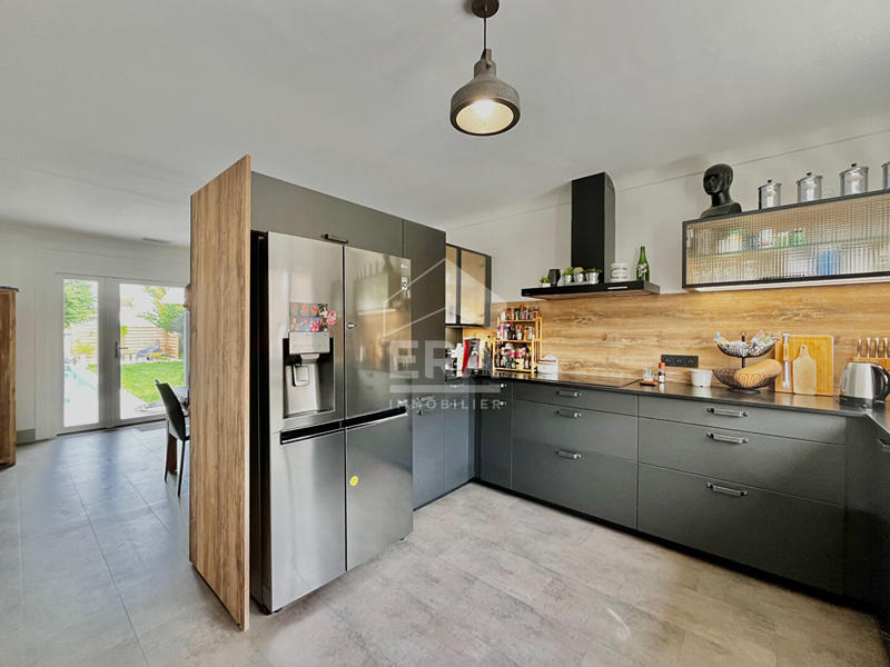 Maison - 93 m² - 4 pièces