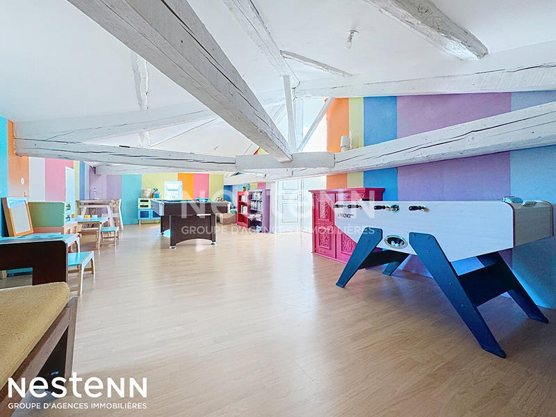 Maison - 242 m² - 8 pièces