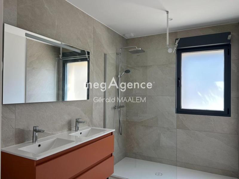 Villa - 243 m² - 7 pièces