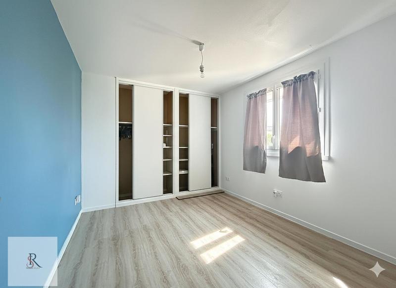 Maison - 214 m² - 7 pièces