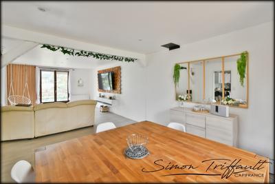 Maison - 153 m² - 9 pièces