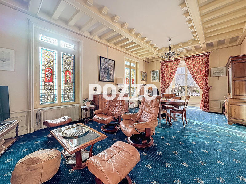 Maison - 201 m² - 8 pièces