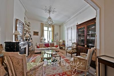 Maison - 330 m² - 12 pièces