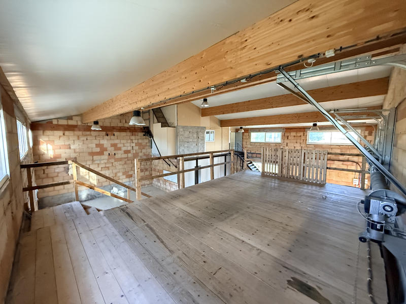 Local d'activités - 240 m²