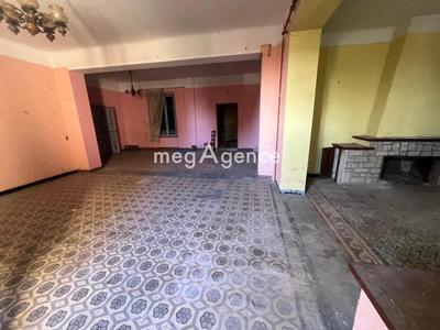 Maison - 740 m² - 18 pièces