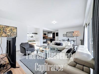 Maison - 166 m² - 6 pièces