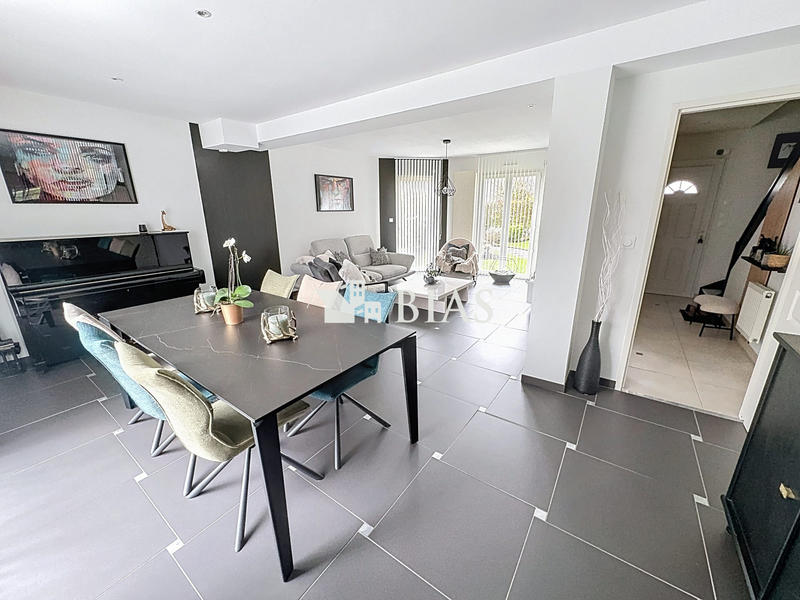 Maison - 106 m² - 5 pièces