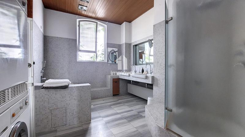 Appartement - 177 m² - 6 pièces