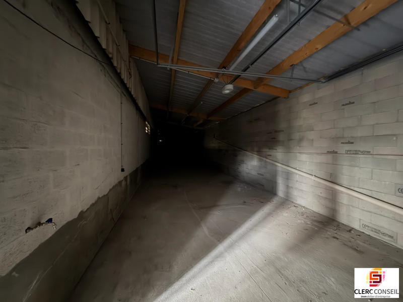 Local d'activités - 221 m²