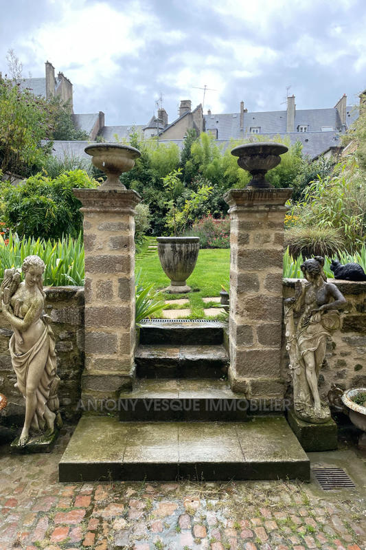 Maison - 315 m² - 6 pièces