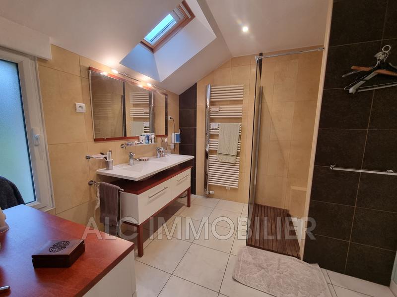 Propriété - 194 m² - 8 pièces