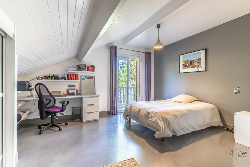 Maison - 270 m² - 11 pièces