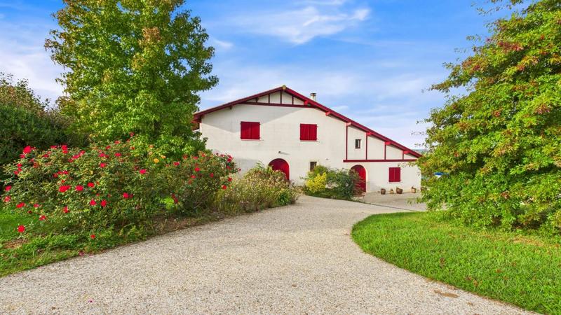 Maison - 316 m² - 10 pièces