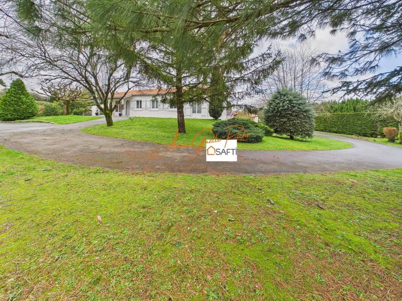 Maison - 312 m² - 10 pièces