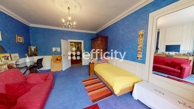 Maison - 296 m² - 12 pièces