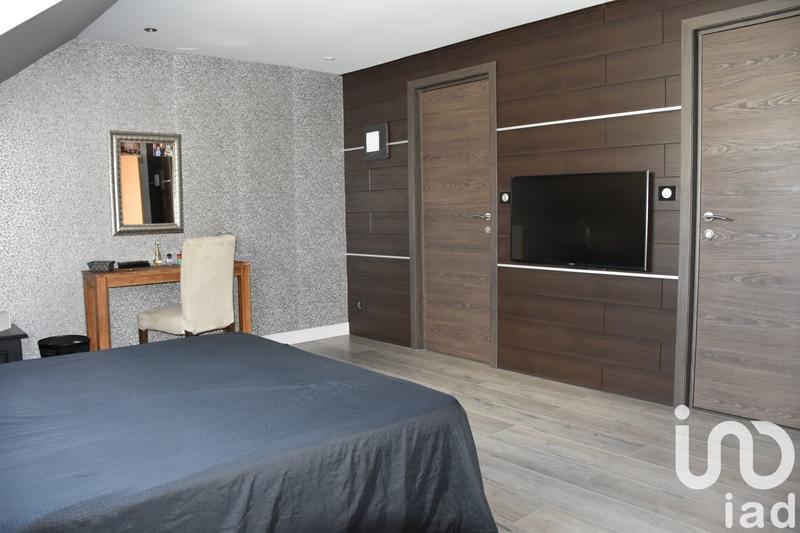 Maison - 213 m² - 6 pièces