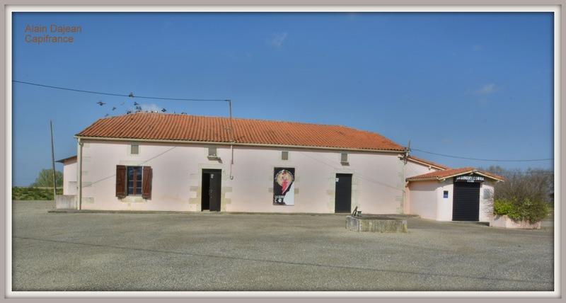 Maison - 300 m² - 1 pièce