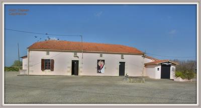 Maison - 300 m² - 1 pièce