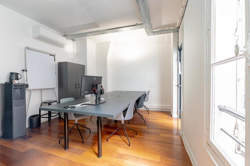 Bureau - 90 m² - 6 pièces