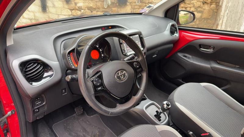 Toyota Aygo 1.0 72 X-Shift X-Play - Automatique Entretien constructeur
