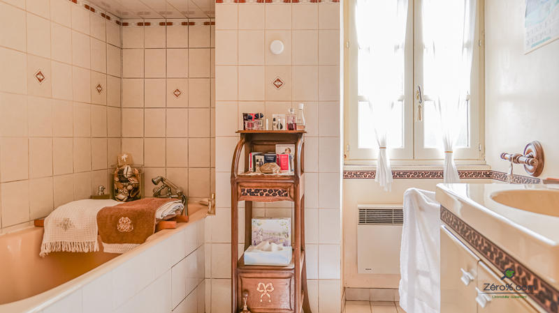 Maison - 320 m² - 9 pièces