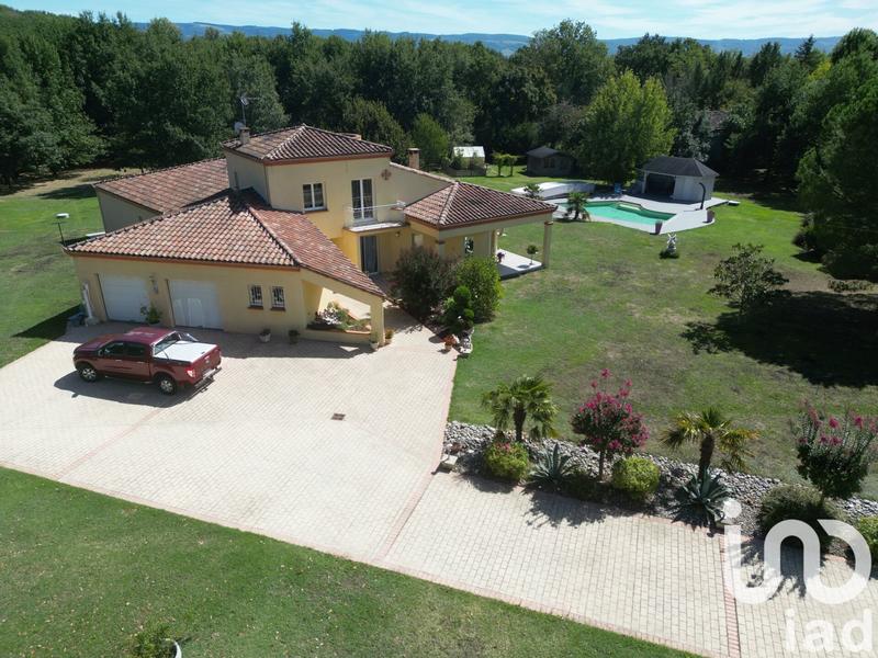 Maison de maîtres - 243 m² - 9 pièces