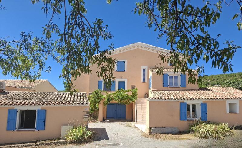 Maison - 210 m² - 10 pièces