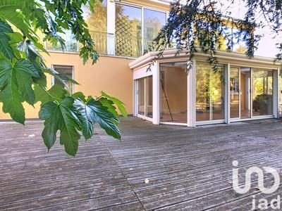 Maison - 207 m² - 8 pièces