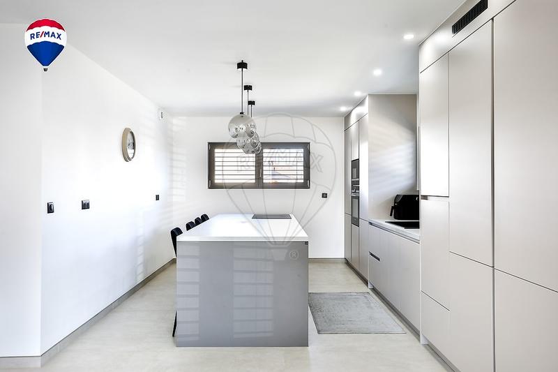 Maison - 148 m² - 5 pièces