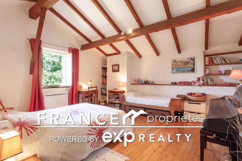 Maison - 223 m² - 7 pièces