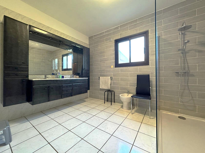 Maison - 194 m² - 7 pièces