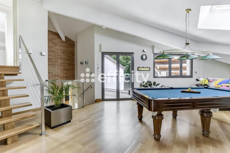 Maison - 393 m² - 10 pièces