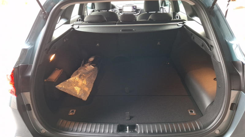 Kia Cee'd_Sw ceed Sw III 1.6 Gdi Isg Phev Active Bu Dct6