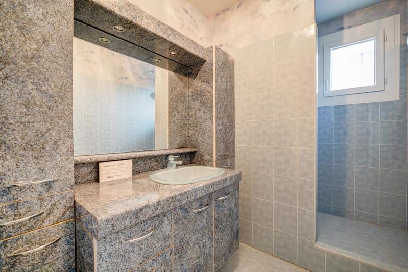 Maison - 243 m² - 6 pièces