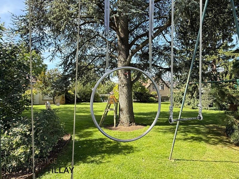 Propriété - 250 m² - 8 pièces