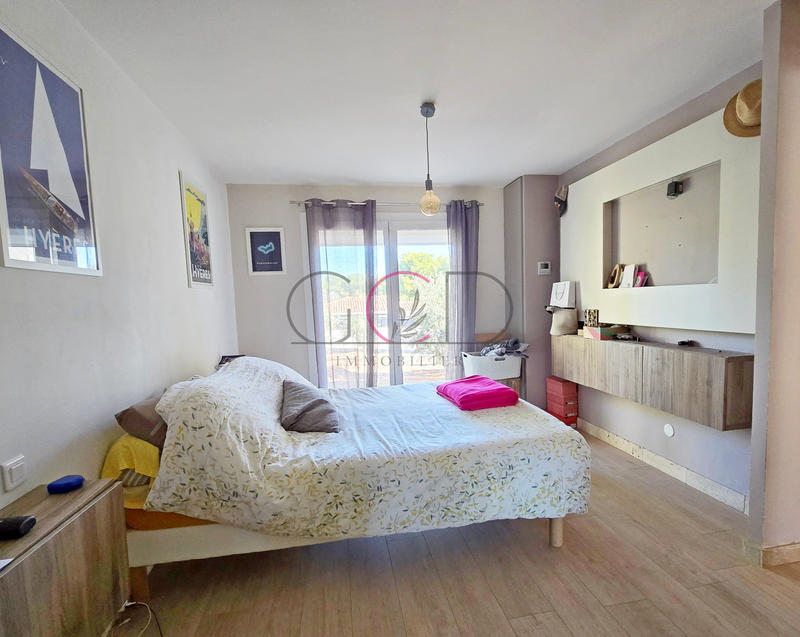 Villa - 183 m² - 6 pièces