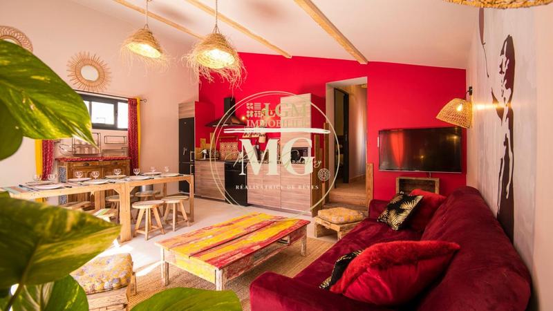 Maison - 1 046 m² - 29 pièces