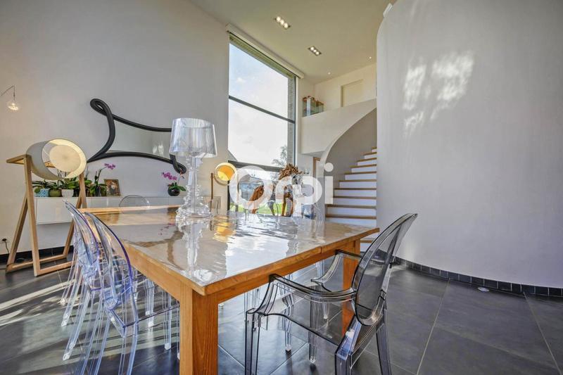 Maison - 232 m² - 6 pièces