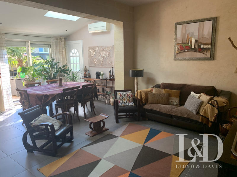 Maison - 220 m² - 9 pièces