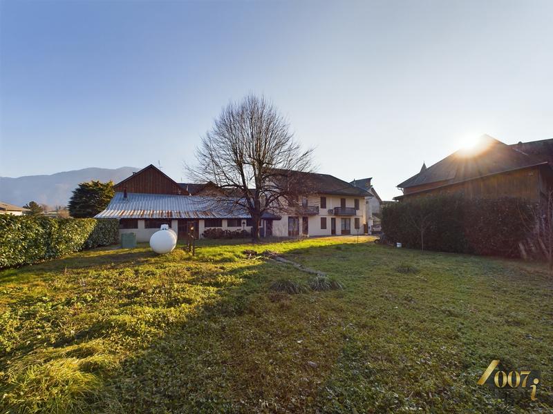 Maison - 243 m² - 9 pièces