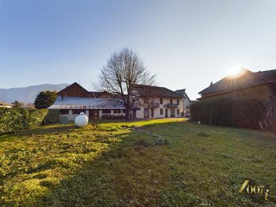 Maison - 243 m² - 9 pièces